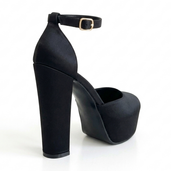 ZAPATILLA NEGRA DE TACÓN GRUESO CON PLATAFORMA (MOD 1000)