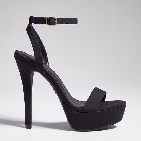 ZAPATILLA NEGRA DE TACÓN DELGADO CON PLATAFORMA (MOD 7177)