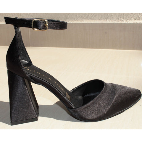 ZAPATILLA NEGRA CON TACÓN CAMPANA Y PULSERA (MOD 1023)
