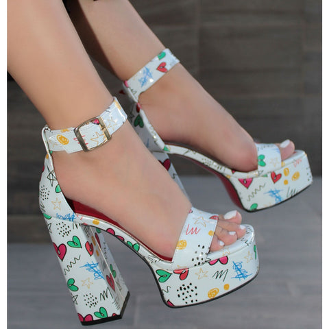SANDALIA BLANCA CON ESTAMPADO DE TACÓN CAMPANA CON PLATAFORMA (MOD 82-092)