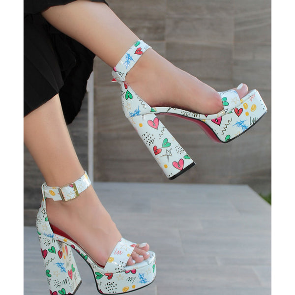 SANDALIA BLANCA CON ESTAMPADO DE TACÓN CAMPANA CON PLATAFORMA (MOD 82-092)