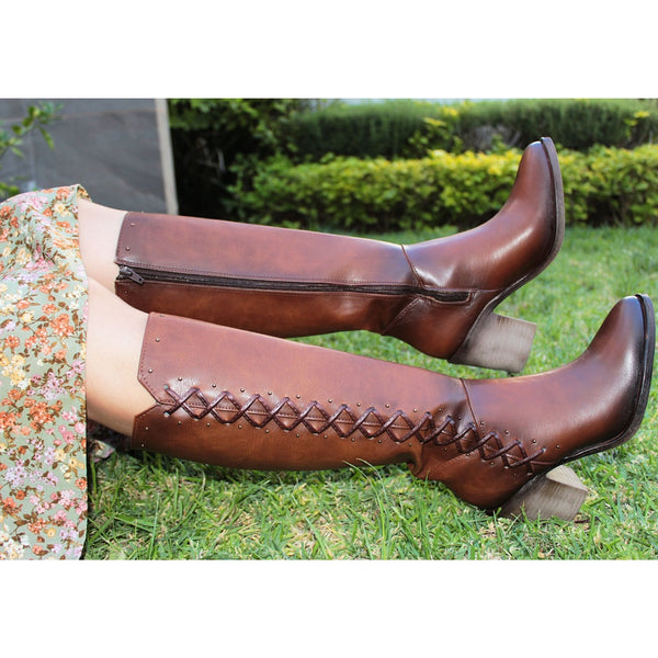 BOTA CAMEL DE TACÓN GRUESO CON TIRAS Y REMACHES (MOD 3084-05)