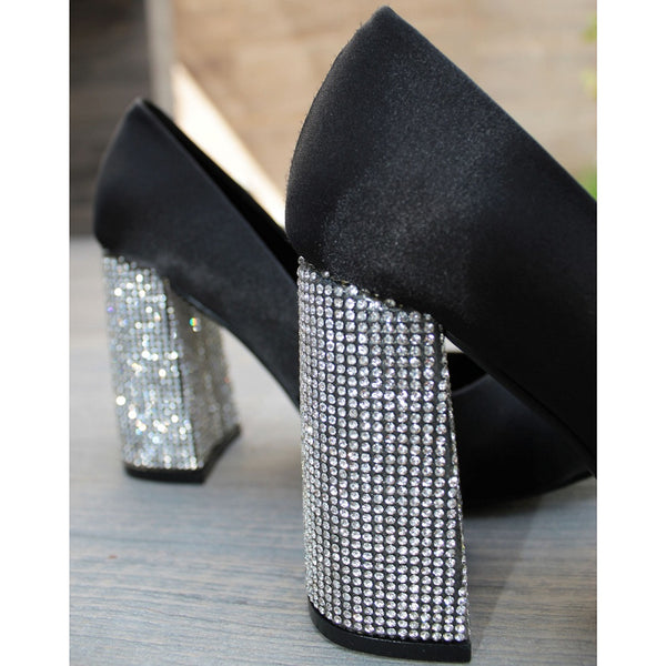 ZAPATILLA NEGRA DE TACÓN CAMPANA CON PIEDRAS (MOD 4000)