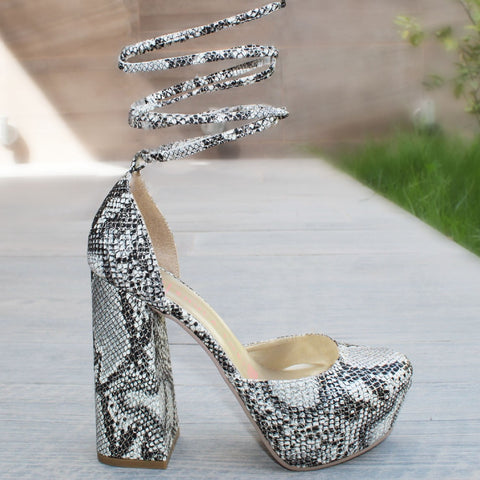 ZAPATILLA ANIMAL PRINT  DE TACÓN CAMPANA CON PLATAFORMA Y TIRAS (MOD 7150)