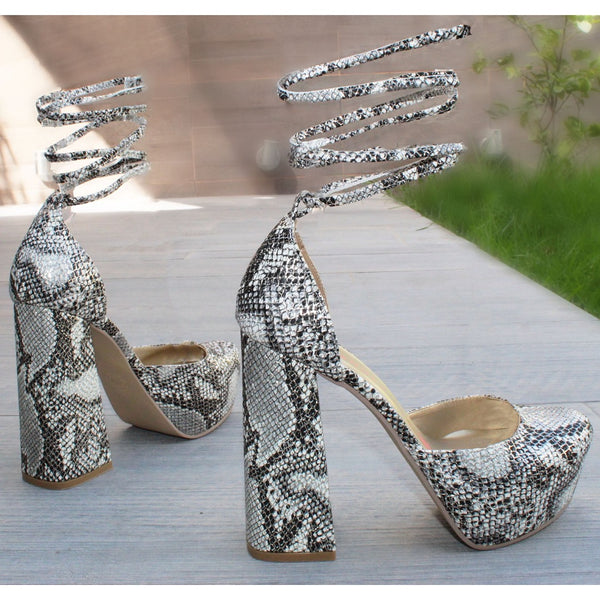 ZAPATILLA ANIMAL PRINT  DE TACÓN CAMPANA CON PLATAFORMA Y TIRAS (MOD 7150)