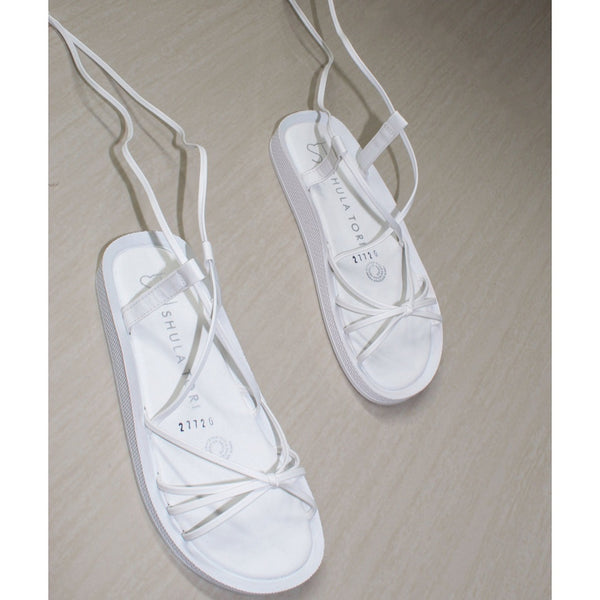 SANDALIA BLANCA CON TIRAS (MOD 27720)