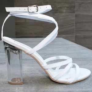 SANDALIA BLANCA DE TACÓN GRUESO TRANSPARENTE CON TIRAS Y PULSERA (MOD 7313)