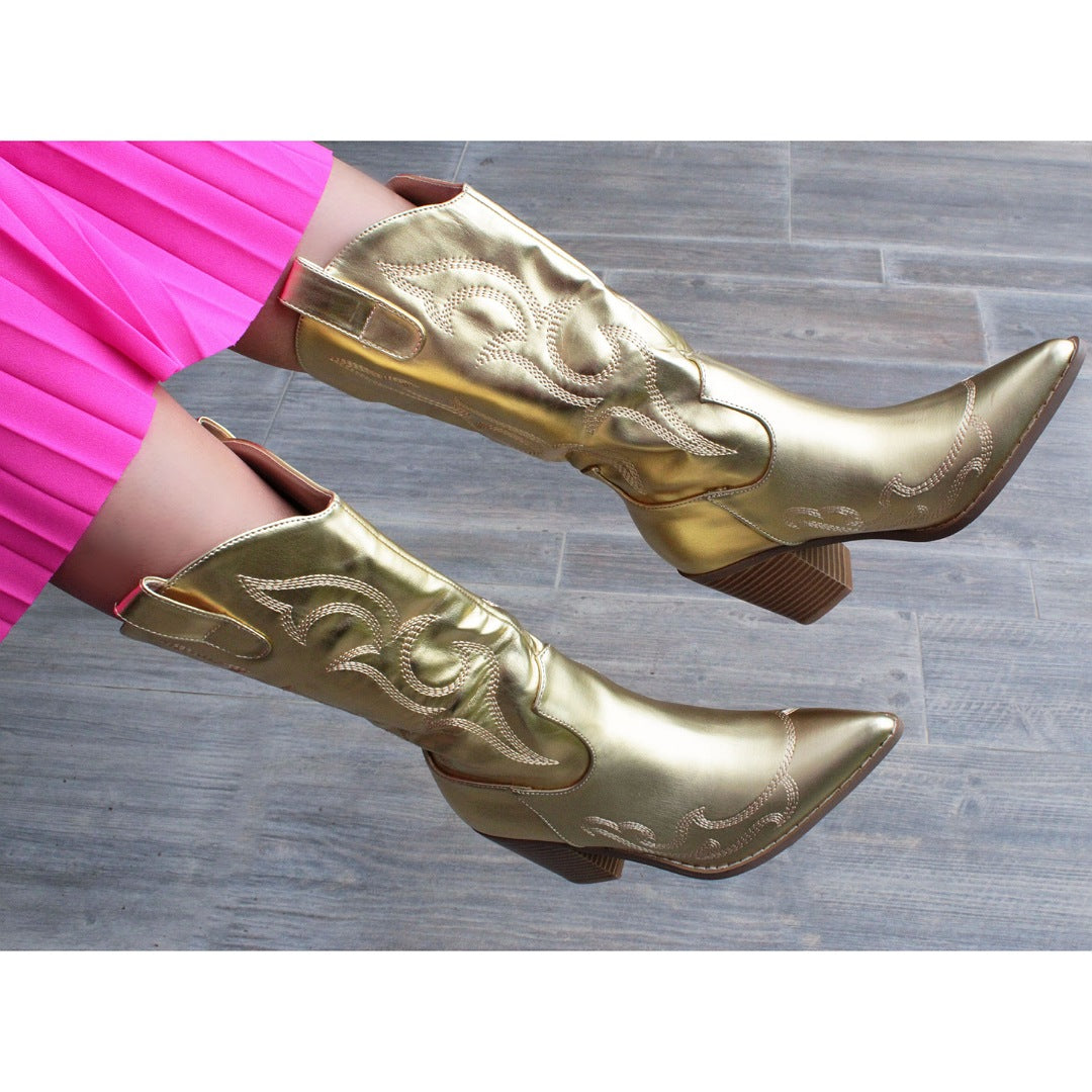 BOTA VAQUERA DORADA DE TACÓN GRUESO CON BORDADO (MOD MONTANA)