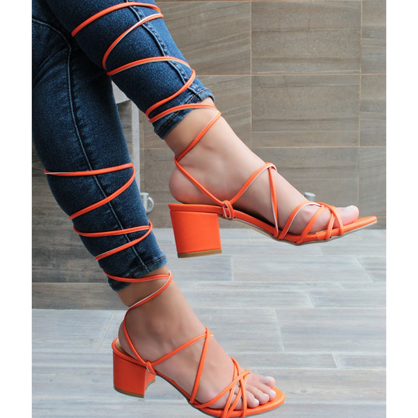 SANDALIA NARANJA DE TACÓN CAMPANA CON TIRAS (MOD 5011)