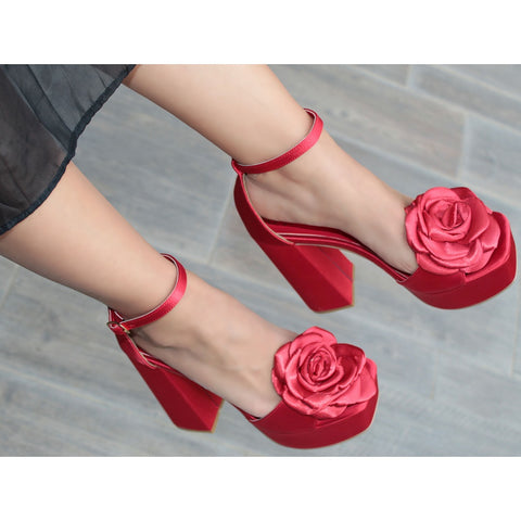 SANDALIA ROJA DE TACÓN CAMPANA CON PLATAFORMA Y FLOR (MOD 600)