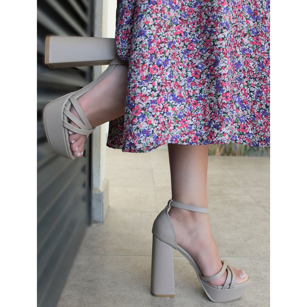 SANDALIA BEIGE DE TACÓN CAMPANA CON PLATAFORMA Y TIRAS (MOD 7160)