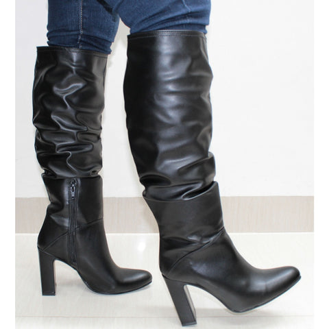 BOTA NEGRA PUNTAL DE TACÓN GRUESO (MOD 9000)