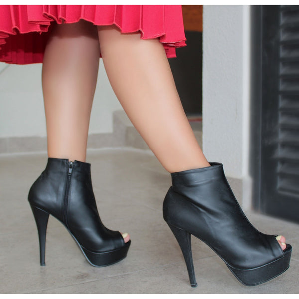 BOTÍN PEEP TOE NEGRO DE TACÓN DELGADO CON PLATAFORMA (MOD 362)