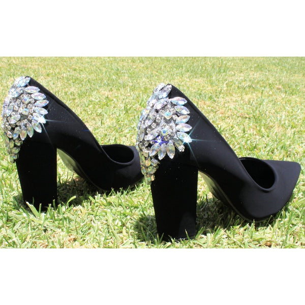 ZAPATILLA NEGRA CON TACÓN GRUESO Y HERRAJE (MOD 4000)