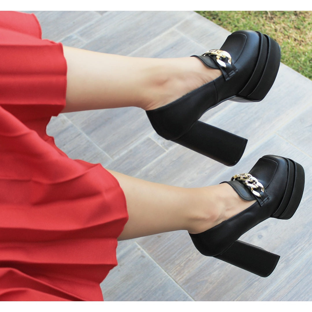 MOCASÍN NEGRO DE TACÓN CAMPANA CON PLATAFORMA Y CADENA (MOD 3600)