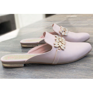 MULE ROSA CON HERRAJE DE CISNE Y PIEDRAS (MOD ANTONELLA )