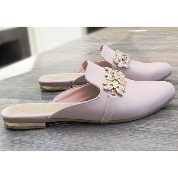 MULE ROSA CON HERRAJE DE CISNE Y PIEDRAS (MOD ANTONELLA )