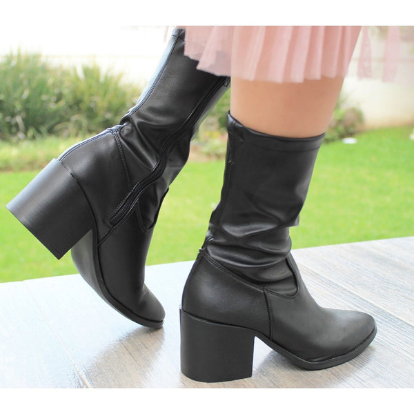 BOTIN NEGRO ESTILO COWBOY DE TACÓN GRUESO CON CIERRE  (MOD 377)