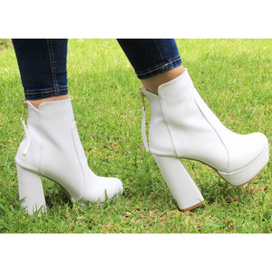 BOTIN BLANCO DE TACON GRUESO CON PLATAFORMA (MOD 8050)