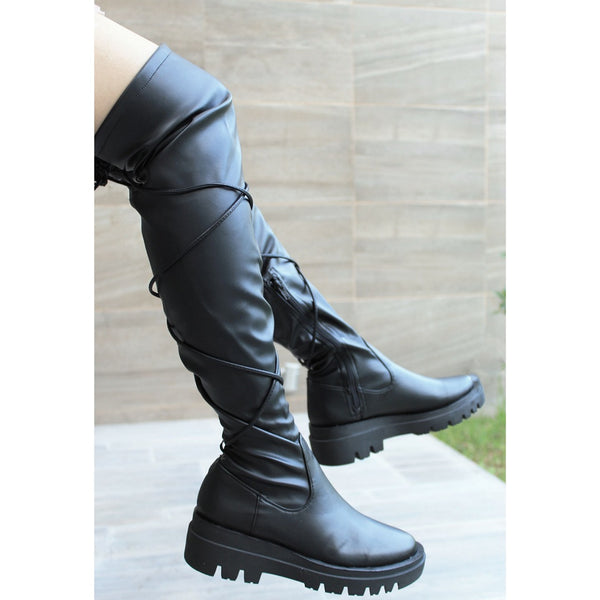 BOTA NEGRA TRACK DE TUBO ALTO CON TIRAS (MOD 174)
