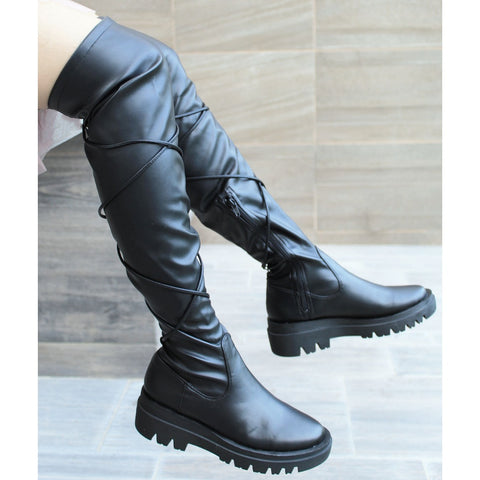 BOTA NEGRA TRACK DE TUBO ALTO CON TIRAS (MOD 174)