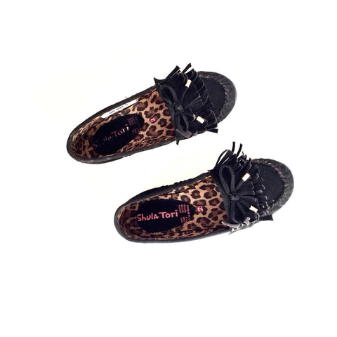 MOCASÍN NEGRO FLECOS CON MOÑO (MOD NEBRASKA)
