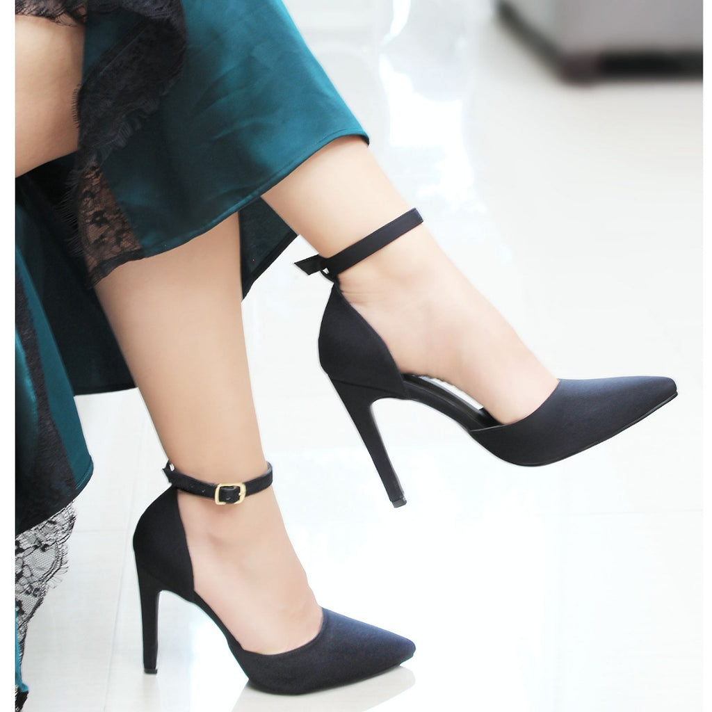 ZAPATILLA STILETTO NEGRA CON PULSERA (MOD 4001)