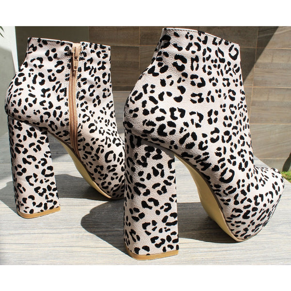 BOTÍN ANIMAL PRINT DE TACÓN CAMPANA CON PLATAFORMA (MOD 360)
