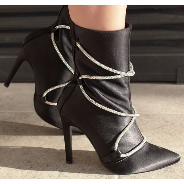 BOTÍN STILETTO NEGRO DE TACÓN DE AGUJA CON TIRAS CON PIEDRAS (MOD 4506)