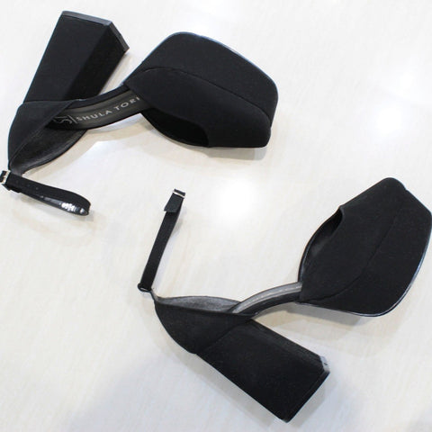 ZAPATILLA NEGRA DE TACÓN CAMPANA CON PULSERA (MOD 18410)