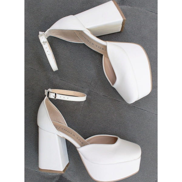 ZAPATILLA CREMA DE TACÓN CAMPANA CON PULSERA (MOD 18410)
