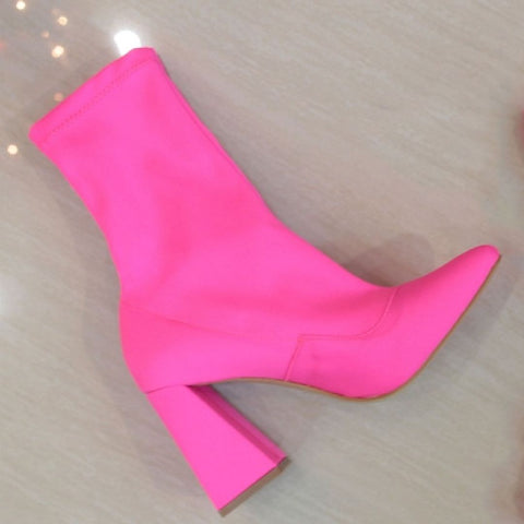 BOTÍN STILETTO STRETCH ROSA NEÓN DE TACÓN TRIANGULAR (MOD 1012)
