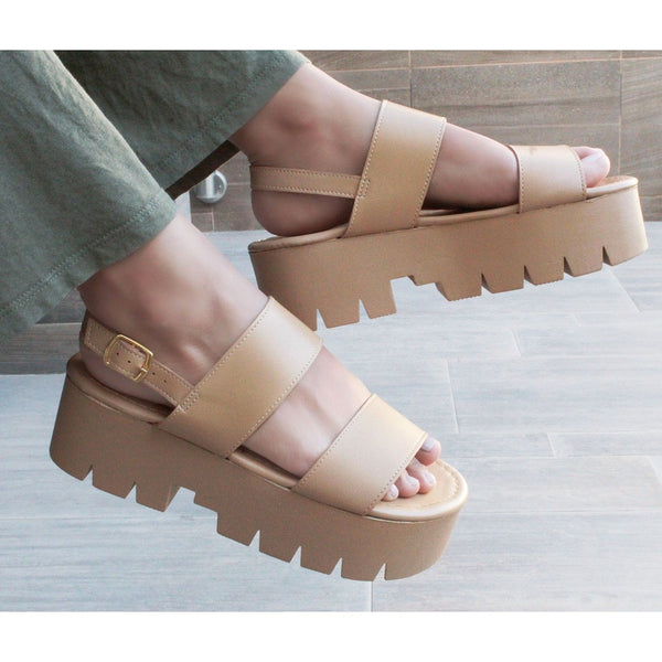 SANDALIA PLATAFORMA CAMEL CON PULSERA (MOD 1801)