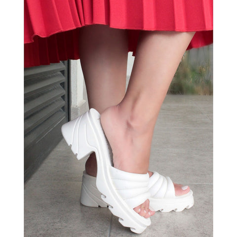 SANDALIA CREMA DE TACON GRUESO CON PLATAFORMA (MOD 4501)