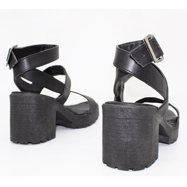 SANDALIA TRACK NEGRA (MOD 230)