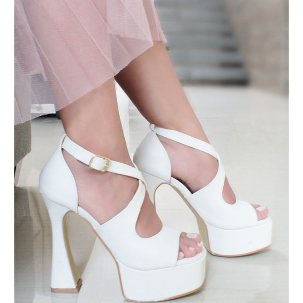 ZAPATILLA CREMA DE TACÓN DELGADO CON PULSERA (MOD 90-314)