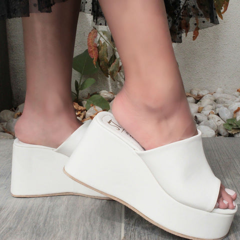 SANDALIA PLATAFORMA CREMA (MOD 3502)