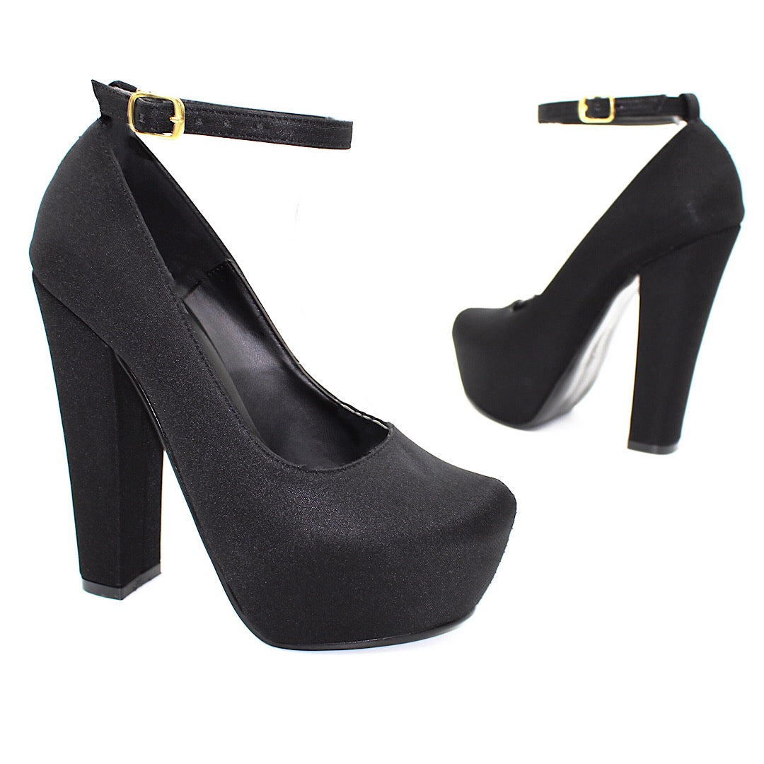 Tacon Zapatillas Negras De Moda ZAPATILLA NEGRA TACÓN GRUESO (MOD 700) – SHULA TORI