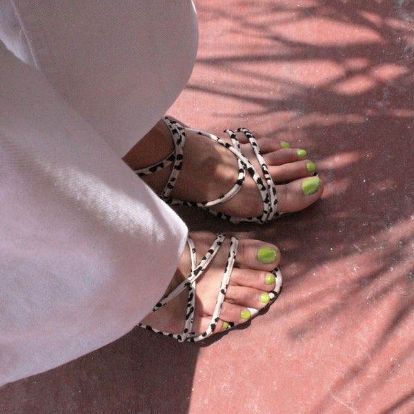 SANDALIA TACÓN TRANSPARENTE ANIMAL PRINT CON TIRAS (MOD 5015)