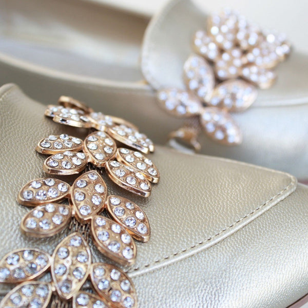 BALLERINA ORO CON HERRAJE Y PIEDRAS (MOD CISNE)
