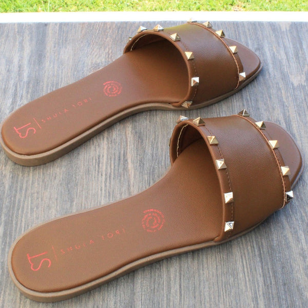 SANDALIA PLANA CAMEL CON ESTOPEROLES (MOD LIRIO-13)