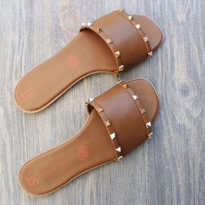 SANDALIA PLANA CAMEL CON ESTOPEROLES (MOD LIRIO-13)
