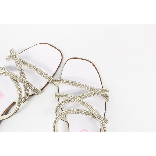 SANDALIA PLANA BLANCA CON TIRAS Y PIEDRAS (MOD LIRIO-14)