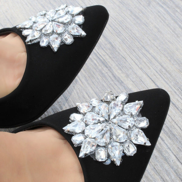 ZAPATILLA NEGRA DE TACÓN GRUESO CON HERRAJE (MOD 4000)