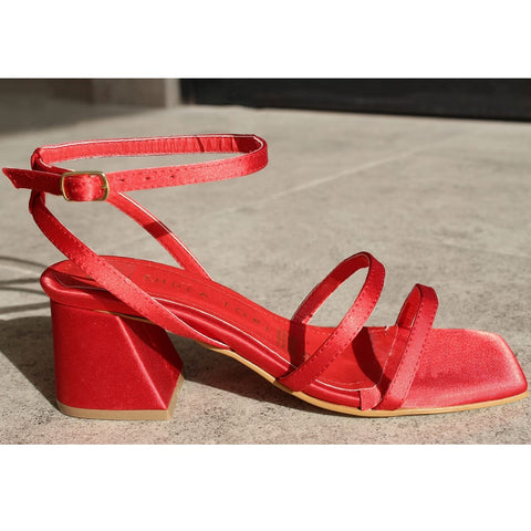 SANDALIA ROJA DE TACÓN GRUESO CON PULSERA (MOD 102)