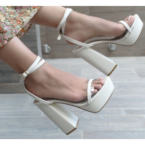 SANDALIA CREMA TRANSPARENTE DE TACÓN CAMPANA CON PLATAFORMA Y PULSERA (MOD 7129)