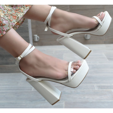 SANDALIA CREMA TRANSPARENTE DE TACÓN CAMPANA CON PLATAFORMA Y PULSERA (MOD 7129)