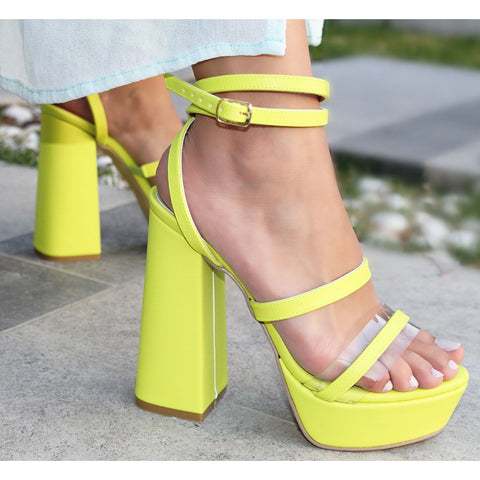 SANDALIA VERDE LIMÓN TRANSPARENTE DE TACÓN CAMPANA CON PLATAFORMA Y PULSERA (MOD 7140)