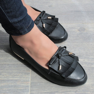 MOCASÍN NEGRO CON FLECOS Y MOÑO  (MOD 07)