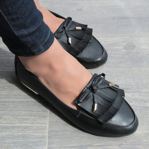 MOCASÍN NEGRO CON FLECOS Y MOÑO  (MOD 07)